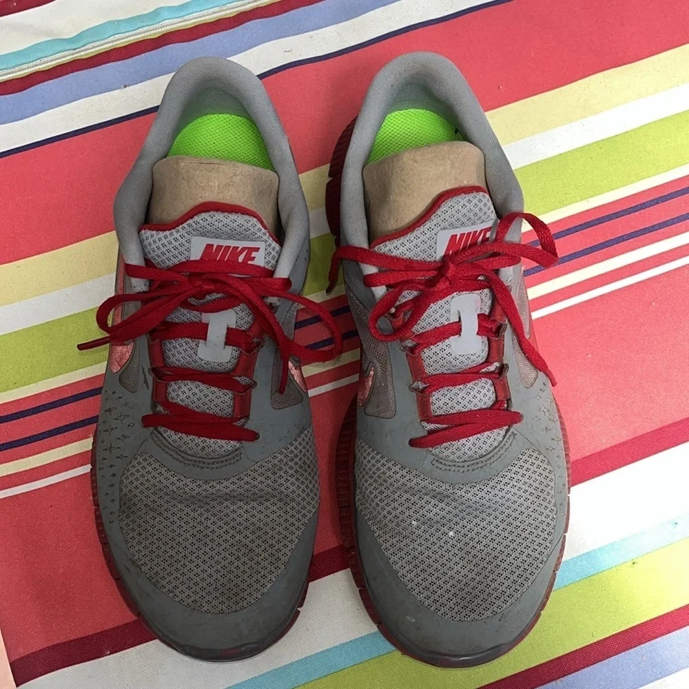 MEN’S 10.5 NIKE FREE RUN 5.0 SHOES